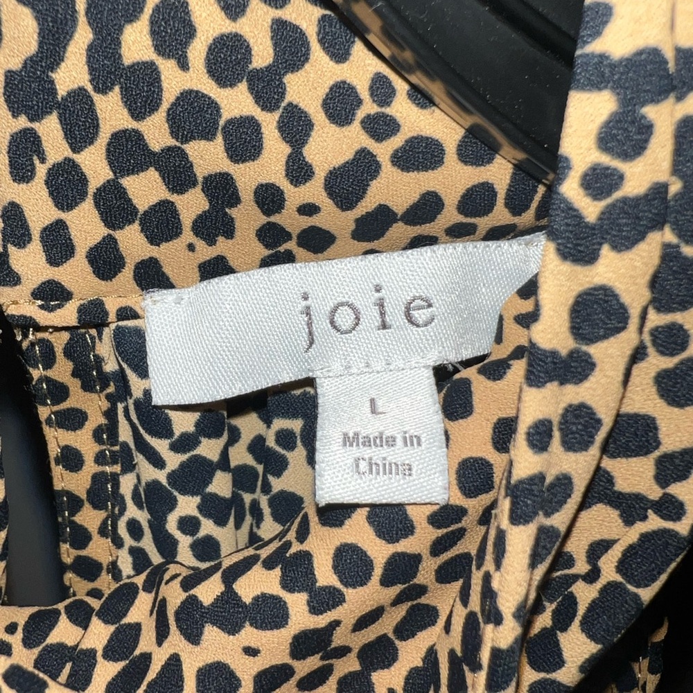 Lisa Rinna loves this brand Joie ruched mock-neck cheetah print size large
